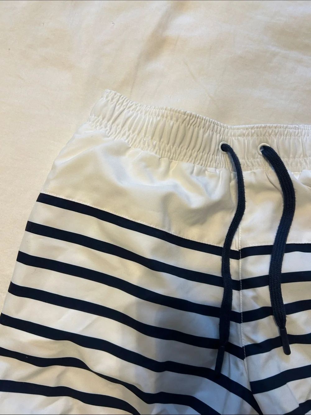 Minnow Boys White & Navy Striped swim shorts size 8
